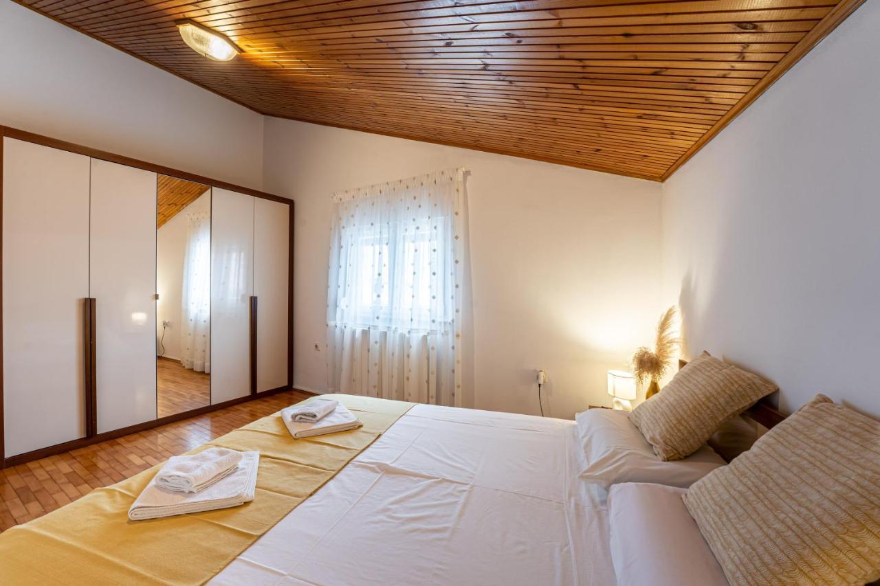 Apartmani Mirela 班约勒 外观 照片