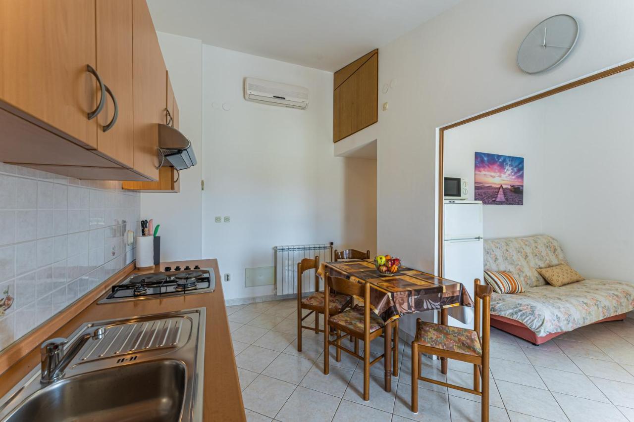 Apartmani Mirela 班约勒 外观 照片