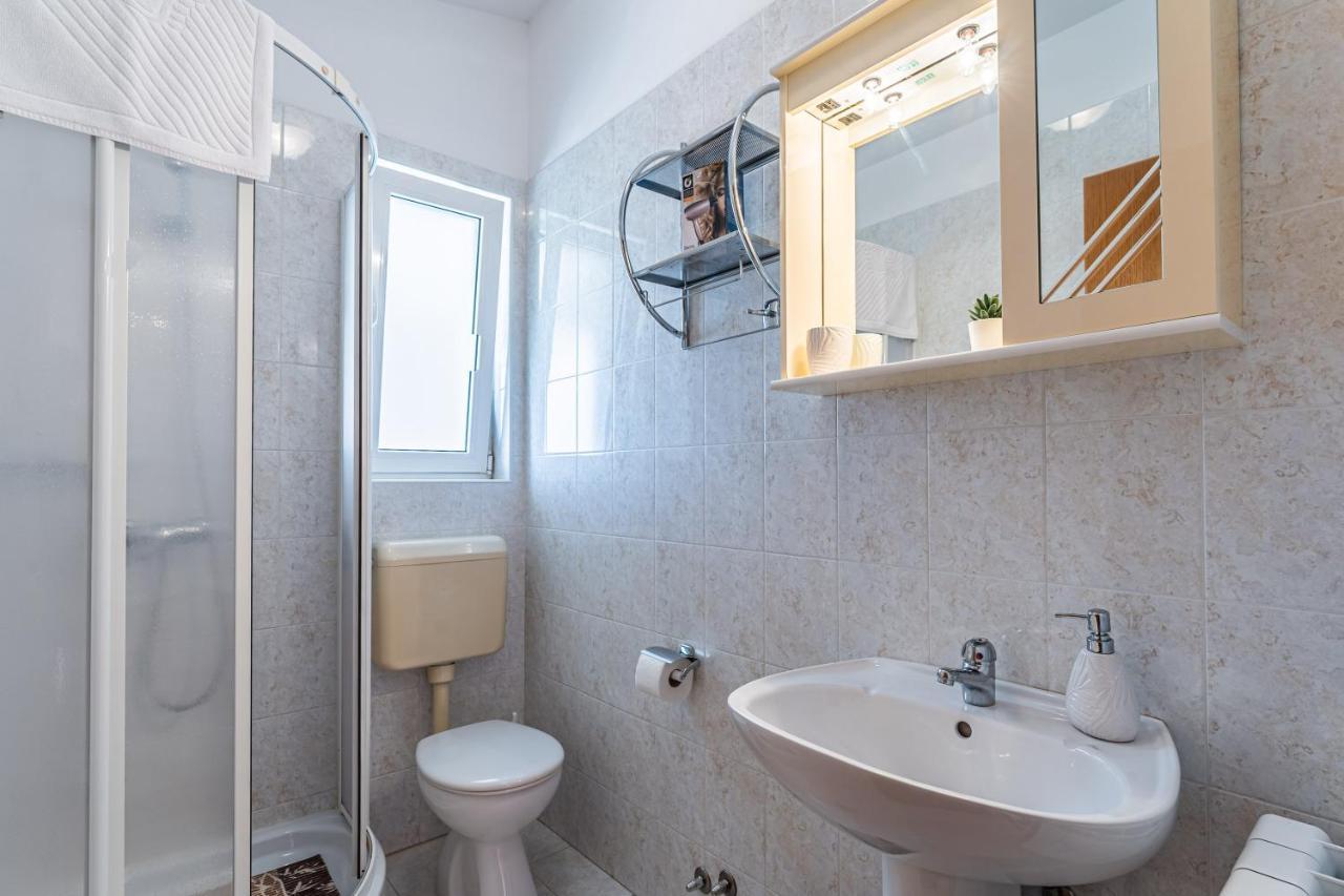 Apartmani Mirela 班约勒 外观 照片