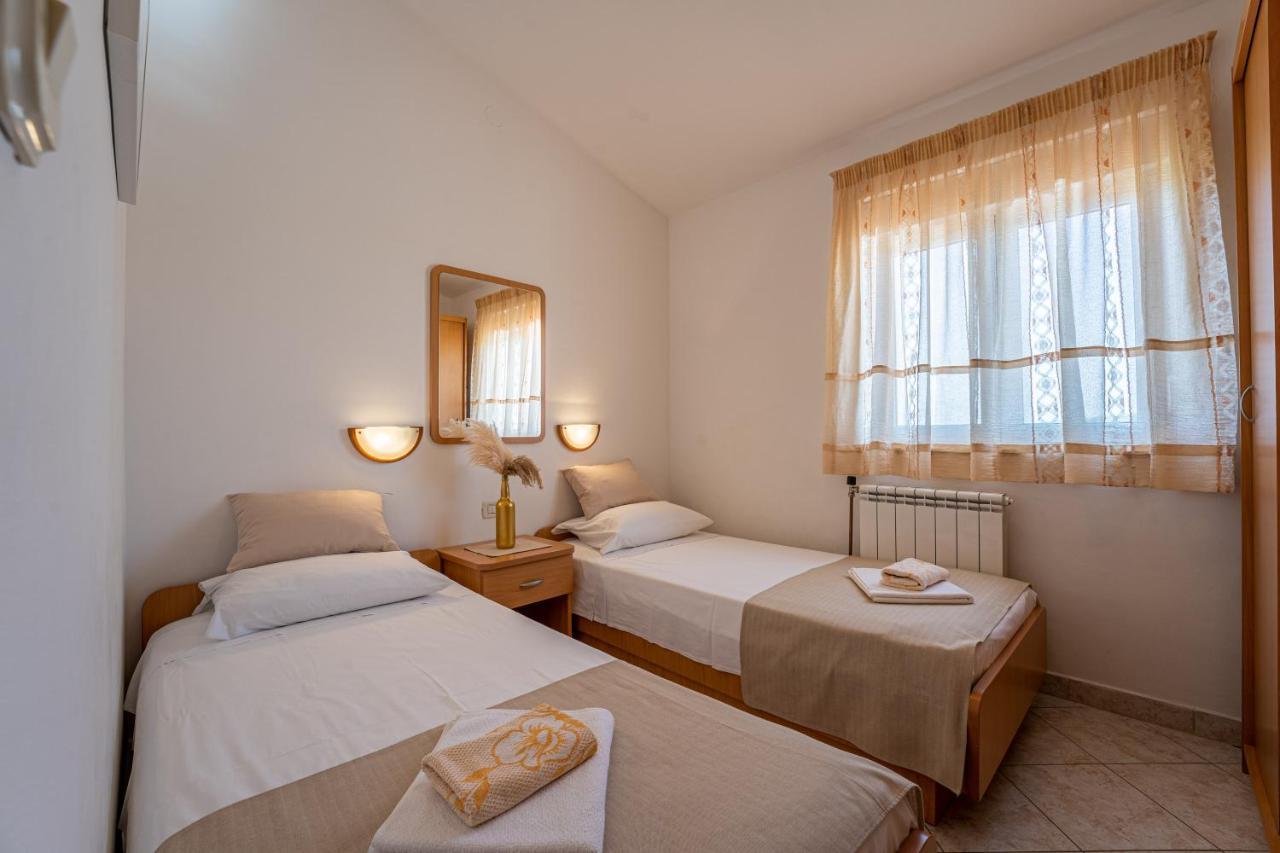 Apartmani Mirela 班约勒 外观 照片