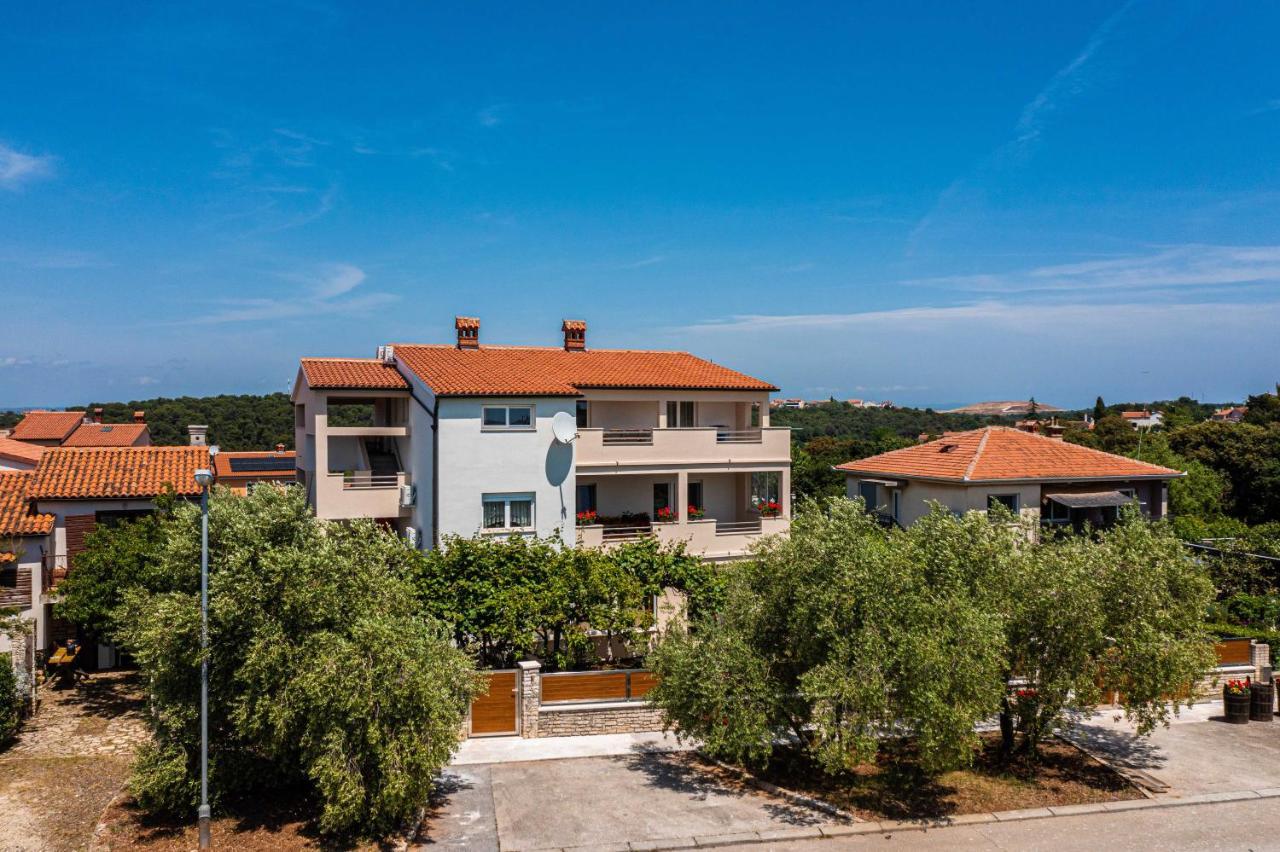 Apartmani Mirela 班约勒 外观 照片